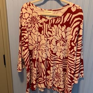 C.D. Daniels 2x Red and White Floral Women's Top